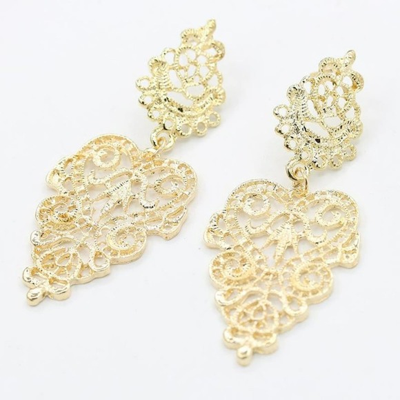 Wild Bohemian Hollow Leaf Earrings‎ Golden - Picture 5 of 6